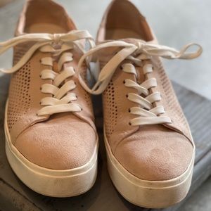 Dr. Scholls tennis shoes